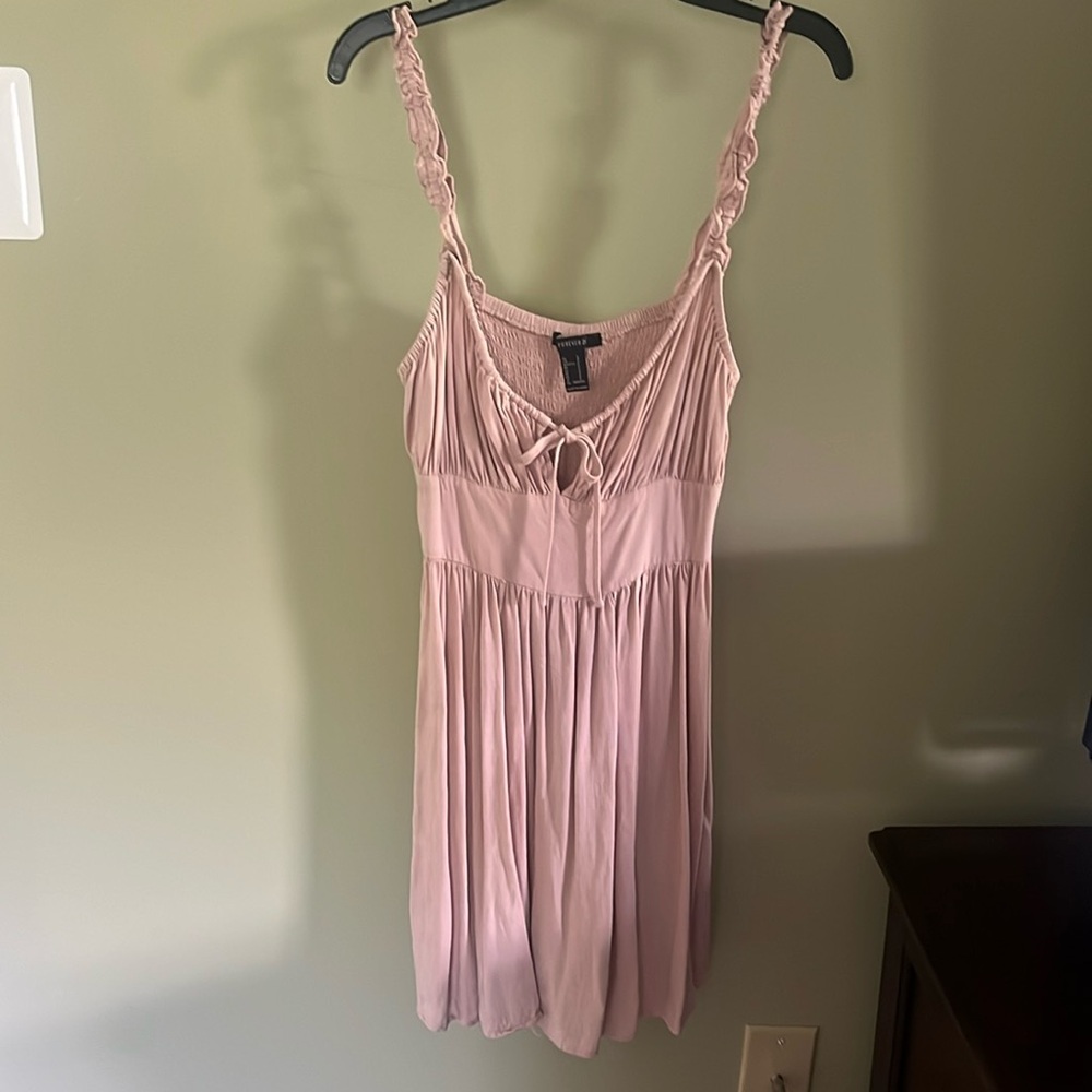 Forever 21 Sleeveless Tan Sundress. Front Keyhole and Self-Tie Chest. Size S.